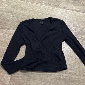 Long sleeve , V neck cross